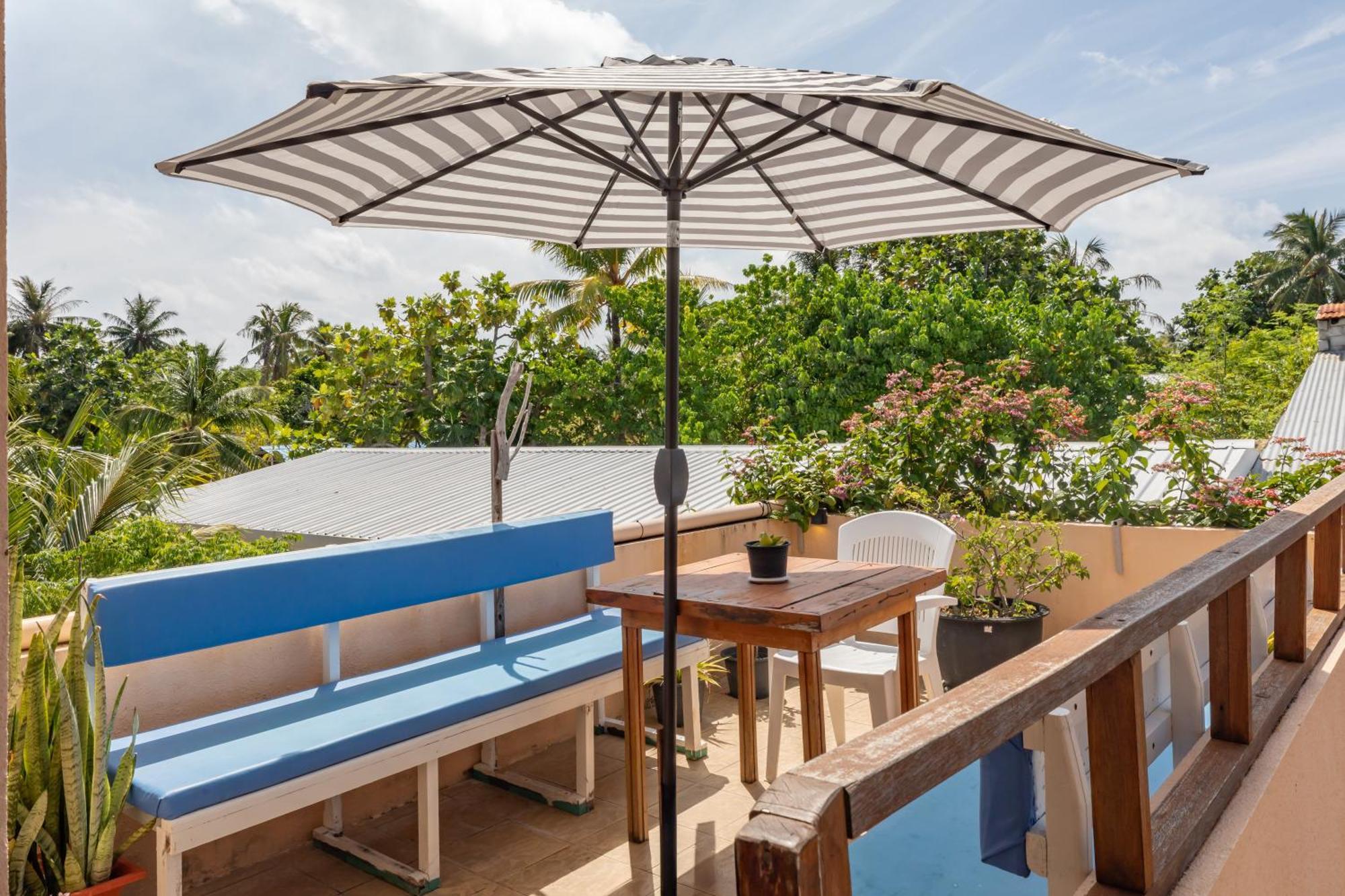 Nemo Inn Omadhoo Exterior foto