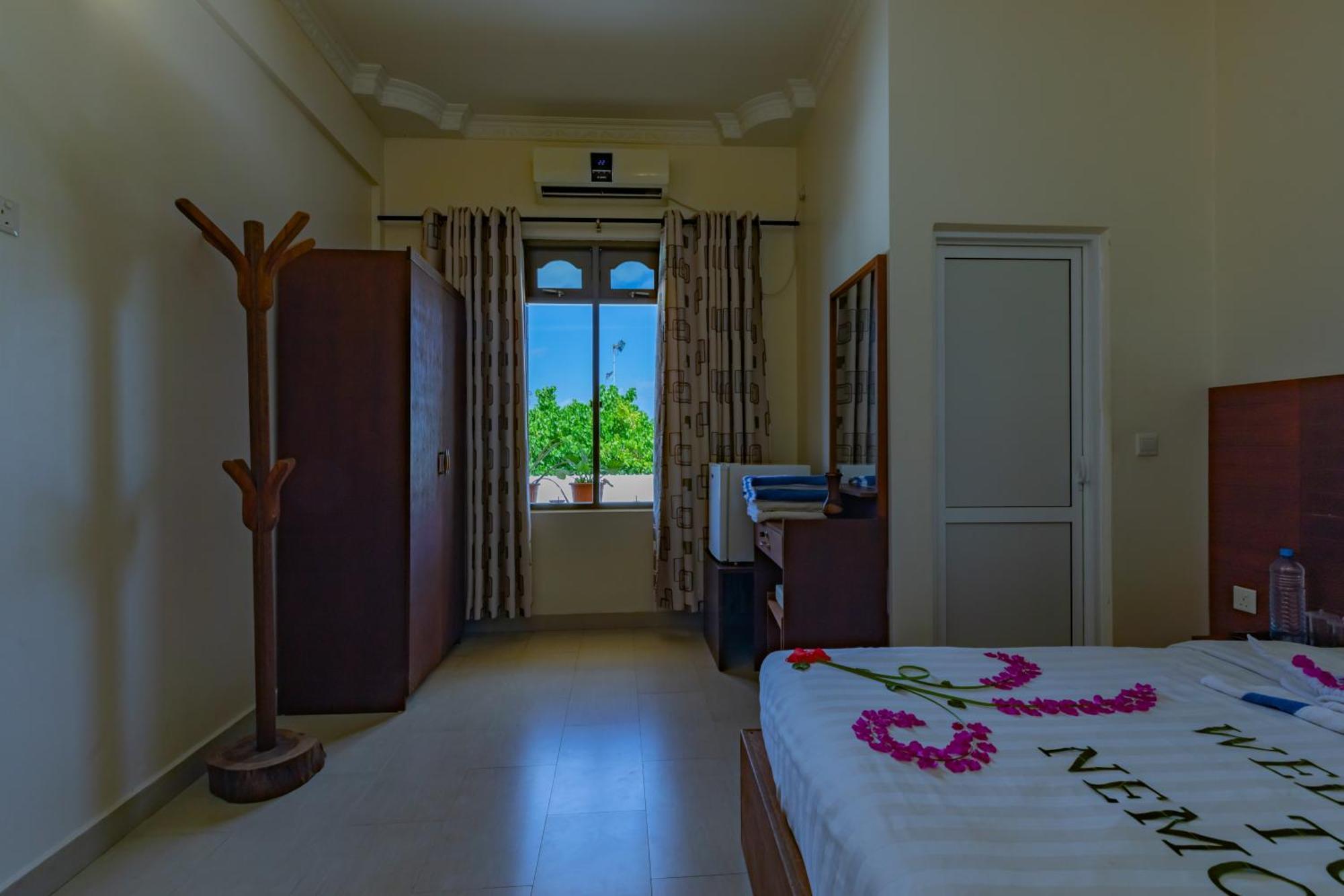 Nemo Inn Omadhoo Exterior foto